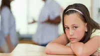 7 Kesalahan Fatal Dampak Perceraian Orang Tua pada Anak (sumber. Boldsky.com)