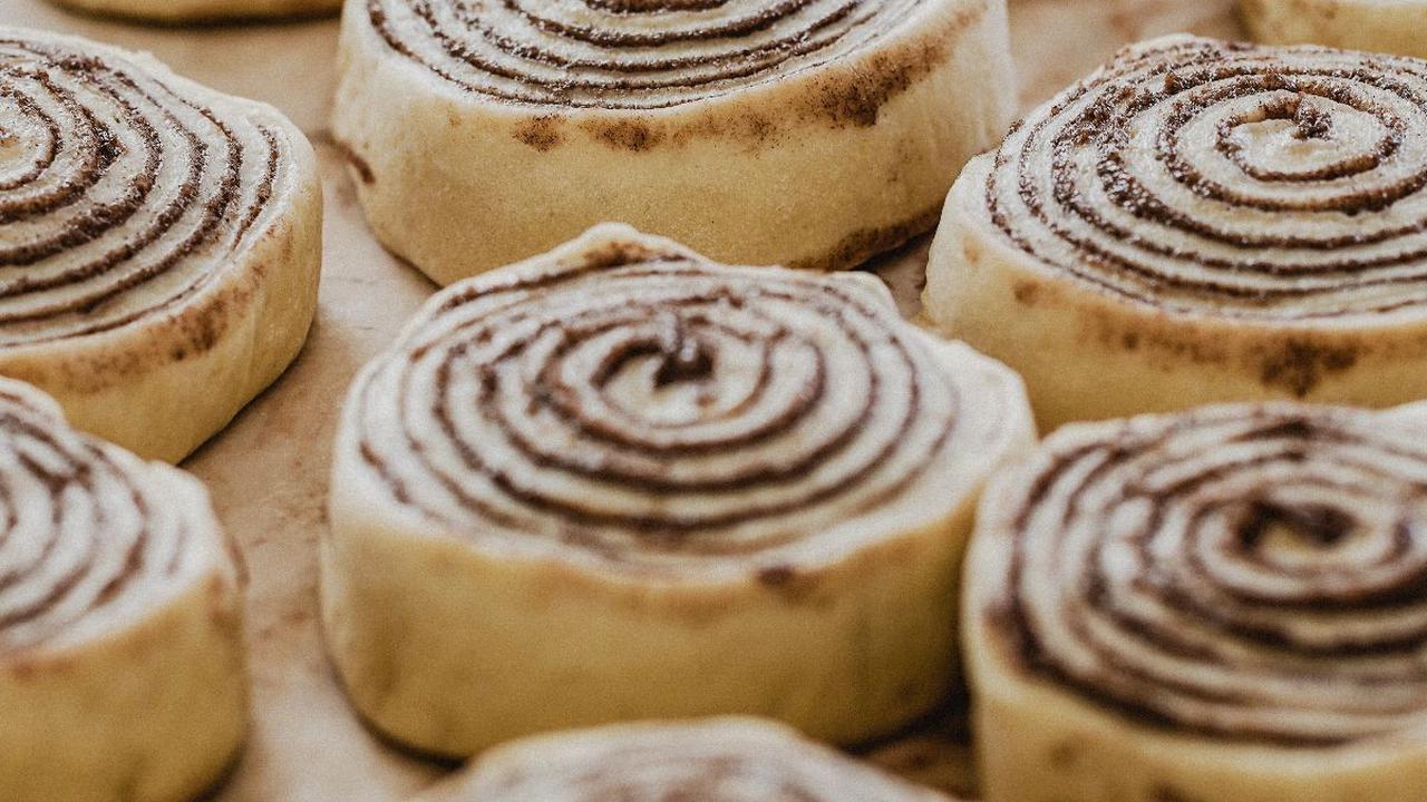 2. Cinnamon Rolls Roti Tawar