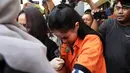 Jennifer Dunn kembali diamankan direktorat narkoba Polda Metro Jaya di kediamannya di kawasan Bangka, Jakarta Selatan pada Minggu, 31 Desember 2017. Jedun diancaman hukuman 20 tahun penjara. (Deki Prayoga/Bintang.com)
