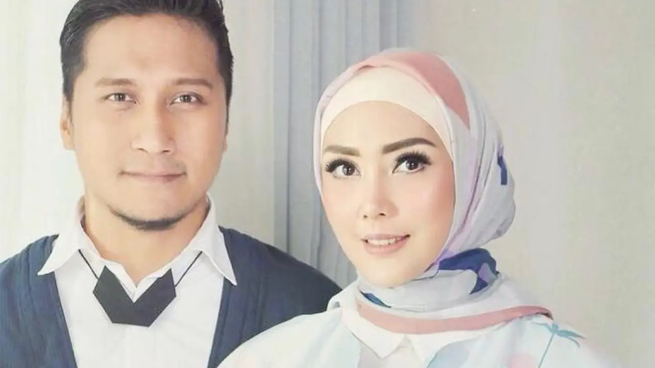 [Bintang] Arie Untung dan Fenita Arie