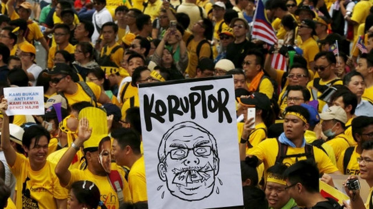 Ribuan warga Malaysia turun ke jalan tuntut Najib Razak mundur