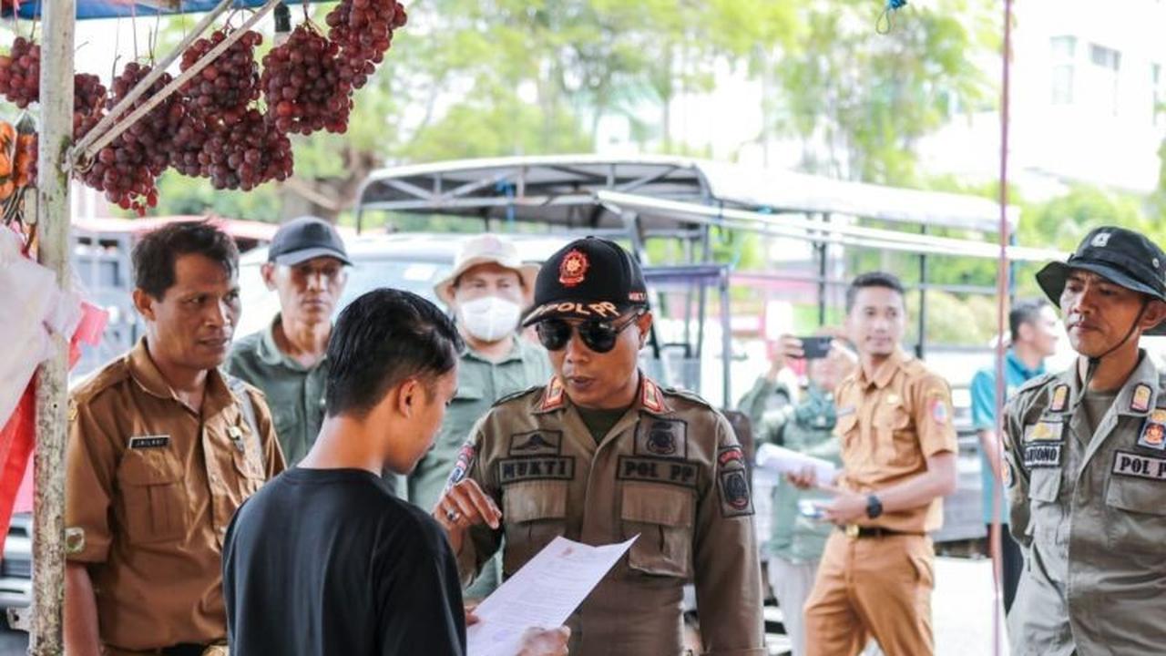 Pemkab Jember Gencarkan Penertiban Spanduk dan Lapak Demi Wujudkan Kota ASRI