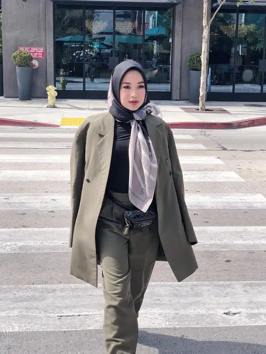 Chacha Frederica dan Fitri Tropica