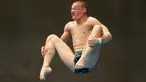 Atlet loncat indah Rusia, Evgeny Kuznetsov bersaing saat tampil dalam final springboard 3 meter putra dalam Kejuaraan Akuatik Dunia di London, Inggris, (13/5/2016). (REUTERS / Andrew Boyers)