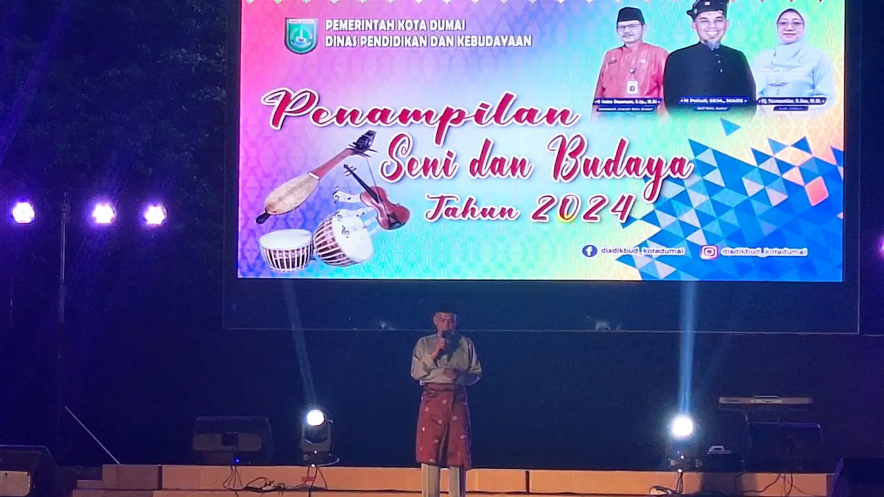 Wali Kota Dumai, Paisal saat membuka Festival Multikultur Muhibah Budaya Jalur Rampah (MBJR) 2024 di Taman Bukit Galanggang, Dumai pada Senin (17/6/2024).