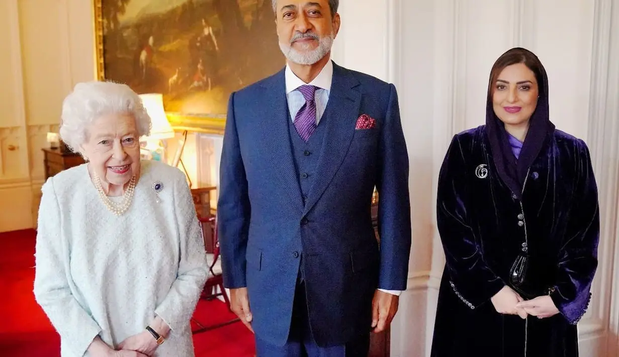 Keluarga kerajaan terlihat memakai kalung dan anting mutiara (Foto: Instagram @theroyalfamily)