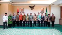 Jajaran pimpinan Badan Pengelola Keuangan Haji (BPKH) berkunjung ke kantor Kementerian Agama Republik Indonesia dan bertemu langsung dengan Menteri Agama, Yaqut Cholil Qoumas, pada Selasa, 8 November 2022.