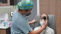 Katarak atau kekeruhan pada mata dapat berujung disabilitas netra jika tak ditangani dengan tepat dan cepat. Ini 4 gejalanya yang paling umum. Foto: KMN EyeCare.