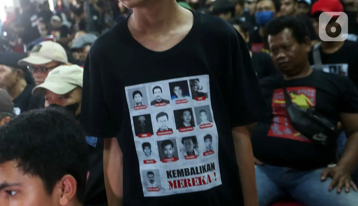 Acara ini dilakukan untuk memberikan pesan kepada penguasa bahwa kasus penculikan Wiji Thukul dan kawan-kawan belum selesai. (Liputan6.com/Faizal Fanani)