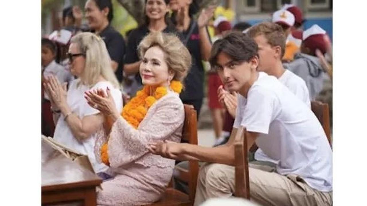 4. Frederik Kiran Soekarno Seegers aktif mengikuti setiap program yang didirikan oleh keluarganya.