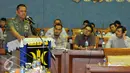 Panglima TNI Gatot Nurmantyo memberikan pemaparannya saat Seminar Kebangsaan 70 Tahun Kemerdekaan Indonesia, Jakarta, Rabu (26/08/2015). Diskusi dilandasi rasa tanggung jawab partai untuk mengokohkan semangat nasionalisme. (Liputan6.com/Andrian M Tunay)