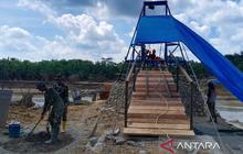 Jembatan Gantung TNI Segera Pulihkan Akses Desa Lubuk Sidup Pasca-Banjir