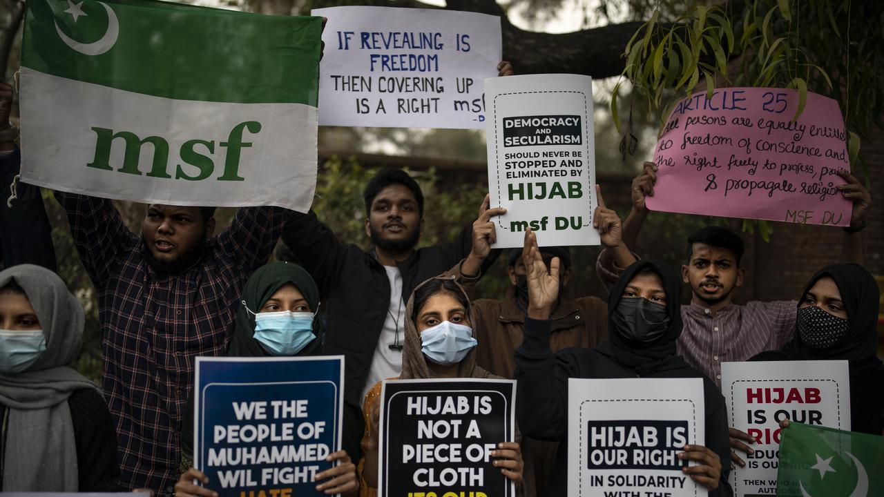 Siswi Berhijab Dilarang Masuk Sekolah di India