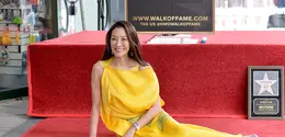 Aktris Malaysia Michelle Yeoh mendapat bintang Hollywood Walk of Fame (Photo by Unique Nicole / GETTY IMAGES NORTH AMERICA / Getty Images via AFP)