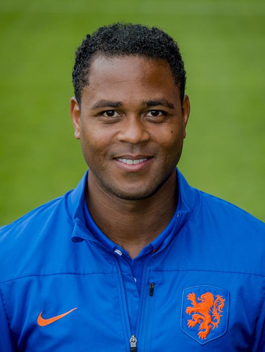 Asisten pelatih Timnas Belanda, Patrick Kluivert berpose saat sesi foto di Alkmaar, Belanda, 3 Juni 2014. (AFP/ANP/Robin Van Lonkhuijsen)