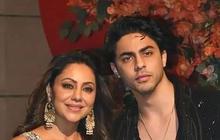8 Potret Tampan Aryan Khan Anak Shahrukh Khan Pamer Dada Saat Dampingi Ibunda Hadiri Pesta