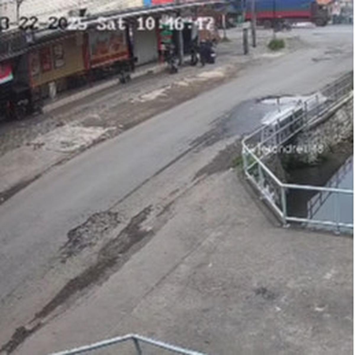Rekaman Video Anggota Polisi Seorang Diri Sikat Maling Motor saat Beraksi