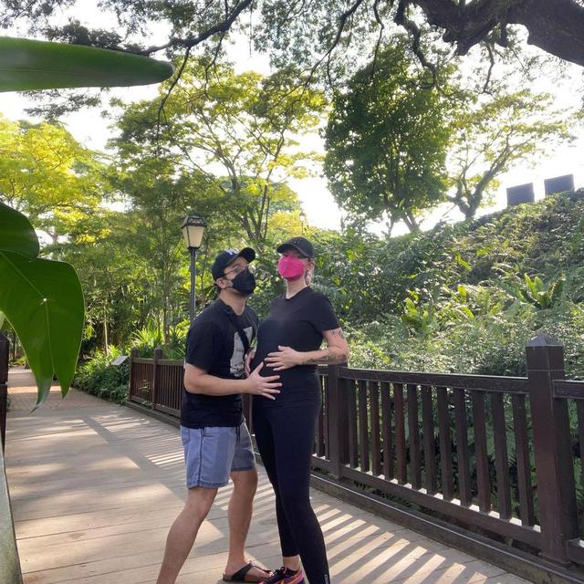 6 Potret Derby Romero Jadi Suami Siaga, Siap Sambut Kelahiran Anak Perempuan