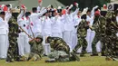 Aksi teatrikal oleh purna Paskibraka Nasional 2017 di PPPON Cibubur, Jakarta Timur, Rabu (23/8). Sebanyak 3000 purna paskibraka dari seluruh Indonesia hadir dalam acara apel kebangsaan tersebut. (Liputan6.com/Yoppy Renato)