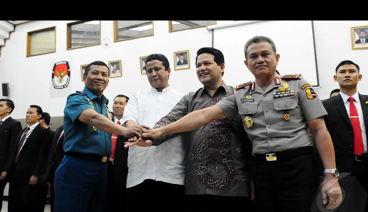 KPU menyerahterimakan pengamanan calon presiden dan calon wakil presiden dari Kepolisian kepada Paspampres untuk presiden dan wapres terpilih, Jumat (22/8/2014) (Liputan6.com/Andrian M Tunay)