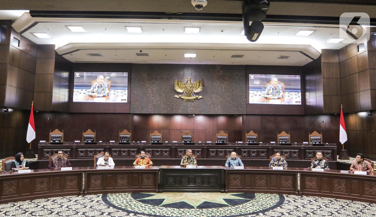 Usai kesembilan hakim konstitusi memilih nama Suhartoyo maka langkah selanjutnya adalah proses pelantikan yang bersangkutan di Gedung Mahkamah Konstitusi. (Liputan6.com/Angga Yuniar)