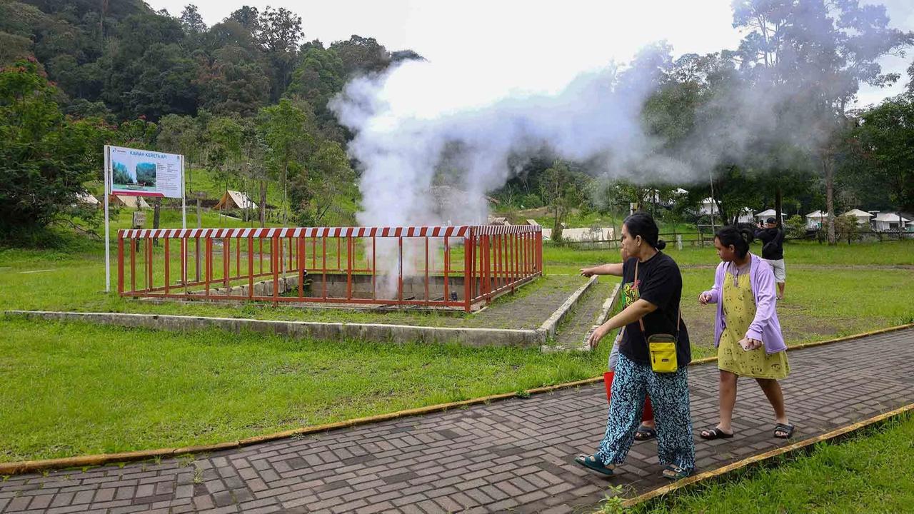 FOTO: Menikmati Liburan Imlek di Kawah Kamojang Garut