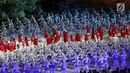 Atlet kontingen Indonesia memasuki stadion pada pembukaan Asian Games 2018 di Stadion Utama Gelora Bung Karno (SUGBK), Jakarta, Sabtu (18/8). Atlet renang I Gede Siman Sudartawa dipercaya menjadi pembawa bendera Merah Putih. (Liputan6.com/Ferbian Pradolo)