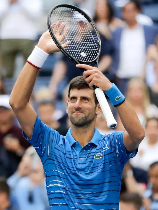 Petenis Serbia, Novak Djokovic  melakukan selebrasi seusai mengalahkan Roberto Carballes Baena dari Spanyol pada  babak pertama AS Terbuka 2019 di Billie Jean King National Tennis Center, New York, Senin (26/8/2019). Peringkat satu dunia itu menang 6-4, 6-1, dan 6-4. (AP/Frank Franklin II)