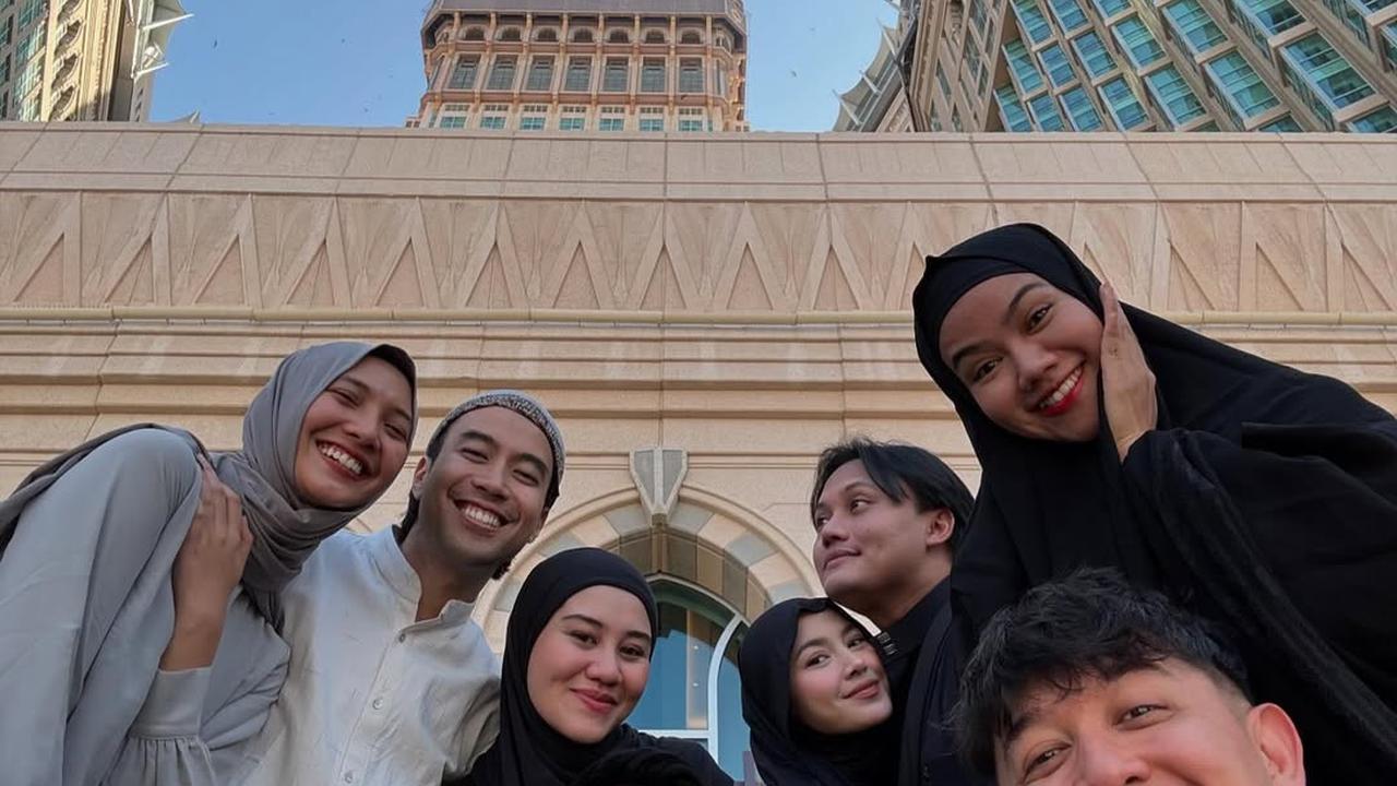 Ke Tanah Suci Bersama, 7 Potret Mahalini dan Aaliyah Massaid Selama Umrah - Penampilannya Tuai Pujian