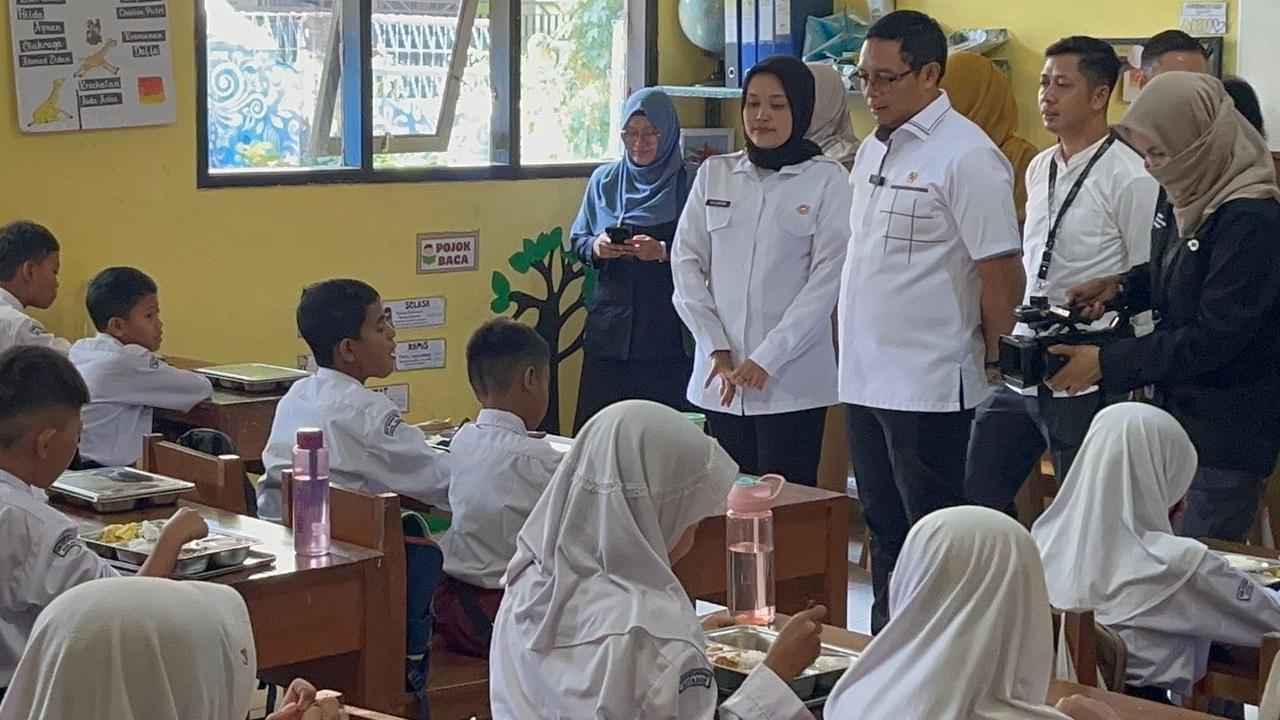Hari Pertama Makan Bergizi Gratis di Bogor Tanpa Susu