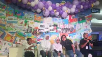 Faye Simanjuntak dan Galih Wismoyo dalam acara pembukaan pameran lukisan 'Krayon Kami Karya Kami' di Atrium Plaza Indonesia, Sabtu (23/2/2019). (dok. Liputan6.com/Esther Novita Inochi)