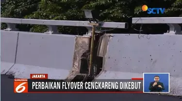 Retakan yang sempat terlihat di flyover Cengkareng mulai diperbaiki dan diganti dengan bantalan karet jalan.