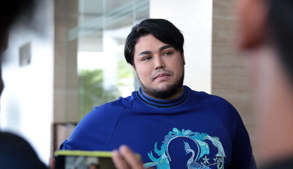 Kabar rencana tunangan dengan pelantun lagu Sambalado itu beredar dari Instagram. Ivan Gunawan mengunggah foto  bersama keluarganya saat sedang makan. (Deki Prayoga/Bintang.com)