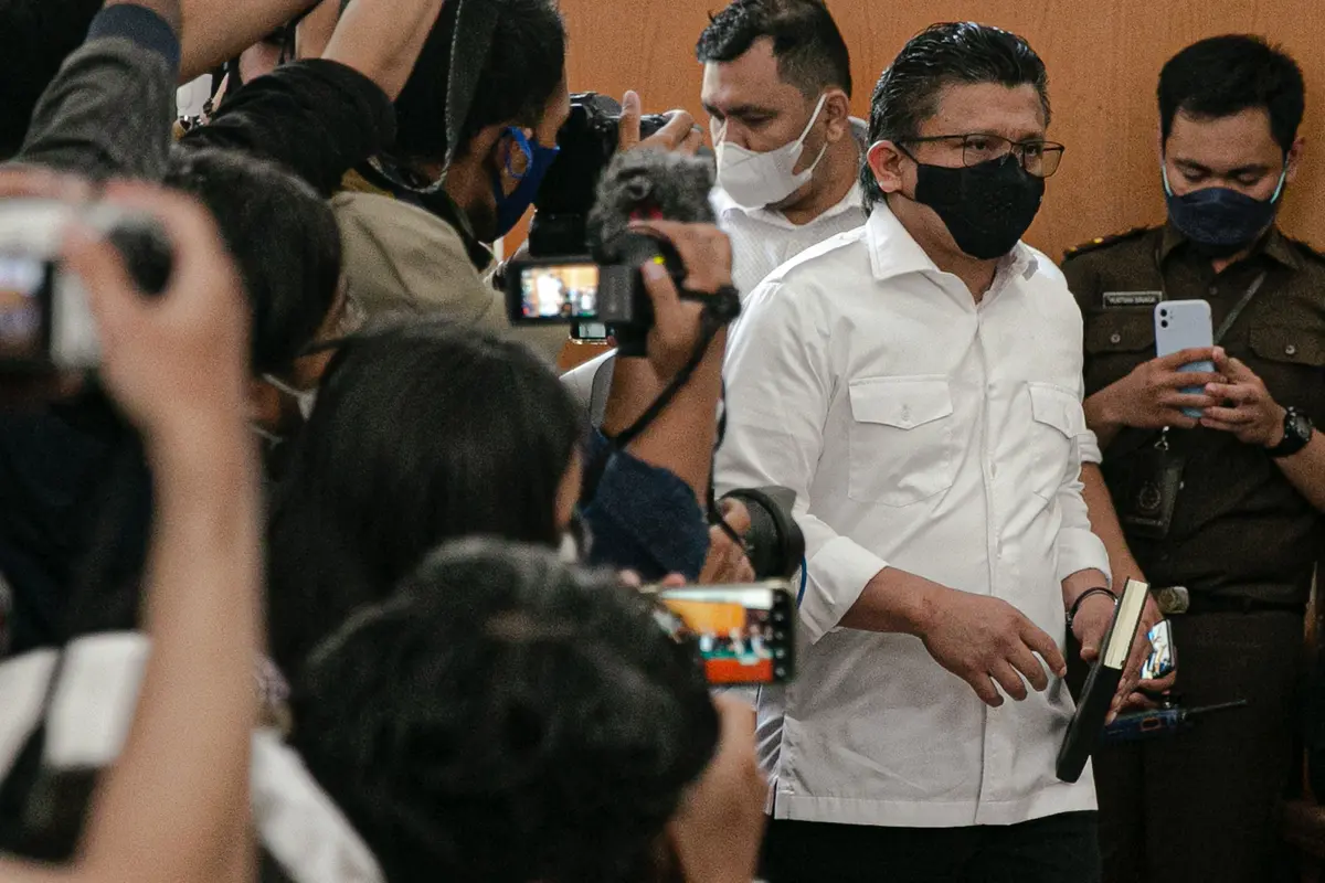 Lambaian Tangan Ferdy Sambo Sesaat Sebelum Sidang Vonis Kasus Pembunuhan Brigadir J