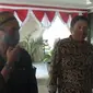 Ayah alm Qidam, Irwan Mowance bersama anggota TPM Sulteng, Andi Akbar saat mengadu ke DPRD Sulteng mengenai kasus kematian Qidam yang diduga oleh Satgas Tinombala, Jumat (26/6/2020). (Foto: Liputan6.com/ Heri Susanto).