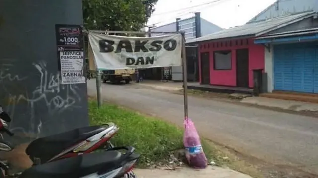 6 Spanduk Penjual Bakso dengan Tulisan Kocak Ini Bikin Geleng Kepala