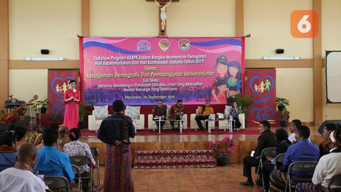 Kepala BKKBN Hasto Wardoyo dan Wakil Gubernur Provinsi Nusa Tenggara Timur (NTT),Josef Nae Soi dalam diskusi menyambut Hari Kontrasepsi Sedunia Tahun 2019 yang dipusatkan di STFK Ledalero, Maumere, Kabupaten Sikka, Provinsi Nusa Tenggara Timur, Kamis (26/09).