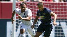 Striker Manchester United, Alexis Sanchez, saat pertandingan melawan San Jose Earthquakes pada laga persahabatan di Stadion Levi's, Santa Clara, Minggu (22/7/2018). Manchester United ditahan 0-0 dengan San Jose Earthquakes. (AP/D. Ross Cameron)