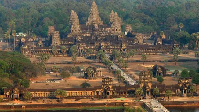 Sebuah kota abad pertengahan ditemukan di bawah hutan sekitara Angkor Wat di Kamboja. (Sumber abruzza.tv)