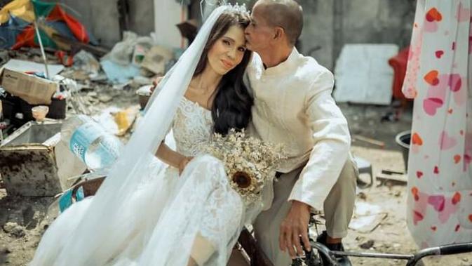 Pasangan Tunawisma Ini Jalani Sesi Foto Postwedding, 7 Potretnya Bikin Kagum. (Sumber: Instagram/rab4love)