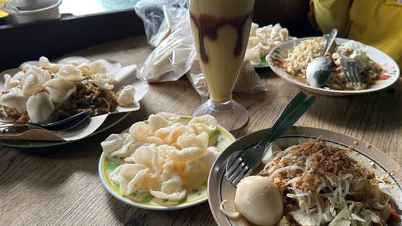10 Rekomendasi Tempat Makan Lotek Enak di Jogja 2025, Suasana Khas dengan Harga Terjangkau