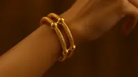 Model Gelang Lilit Emas 24 Karat (created by AI)
