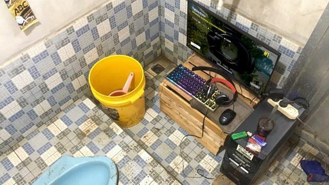 Main game di kamar mandi (Sumber: Instagram/anam_chenel)