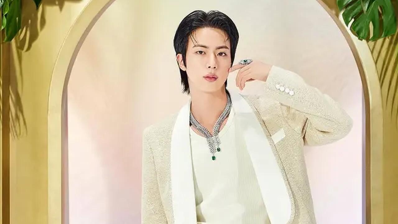 Jin BTS jadi brand ambassador Fred. [@jin]