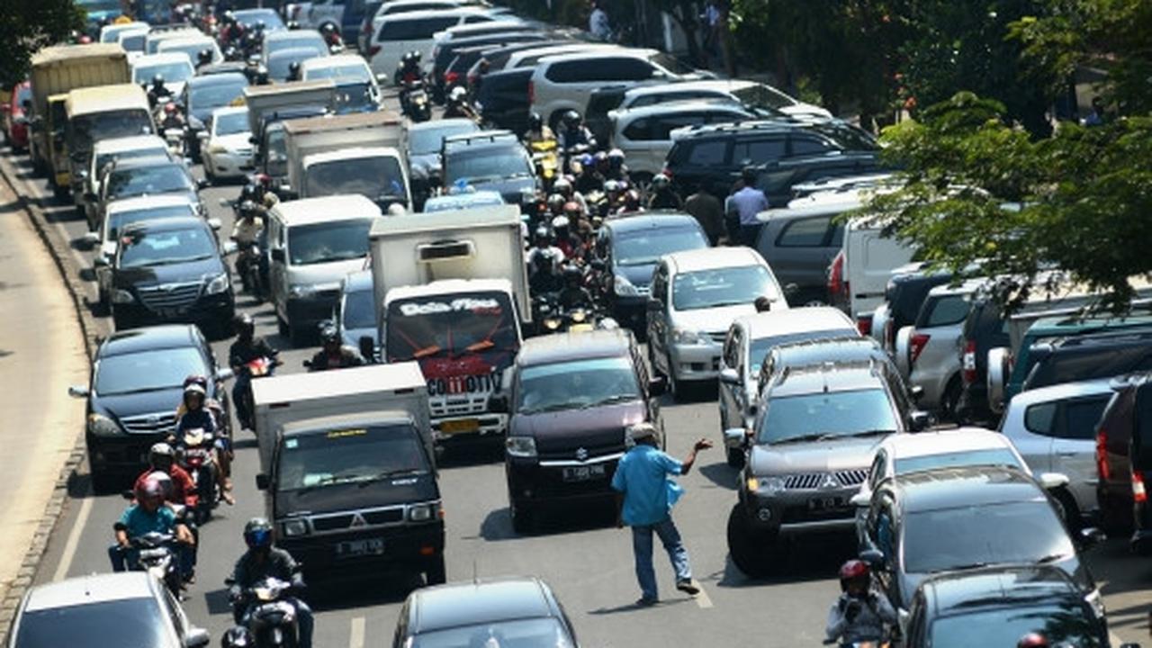Kebijakan tarif flat parkir on street Dishub DKI ditentang Ahok