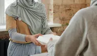 Apakah Sedekah Bisa Meringankan Siksa Kubur Menurut Ulama? Simak Dalil dan Penjelasannya