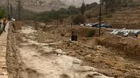 Banjir bandang di kota tua Petra di Yordania terjadi pada Minggu (4/5/2025). (X/Firil Center For Studies FCFS Berlin
@FirilFor