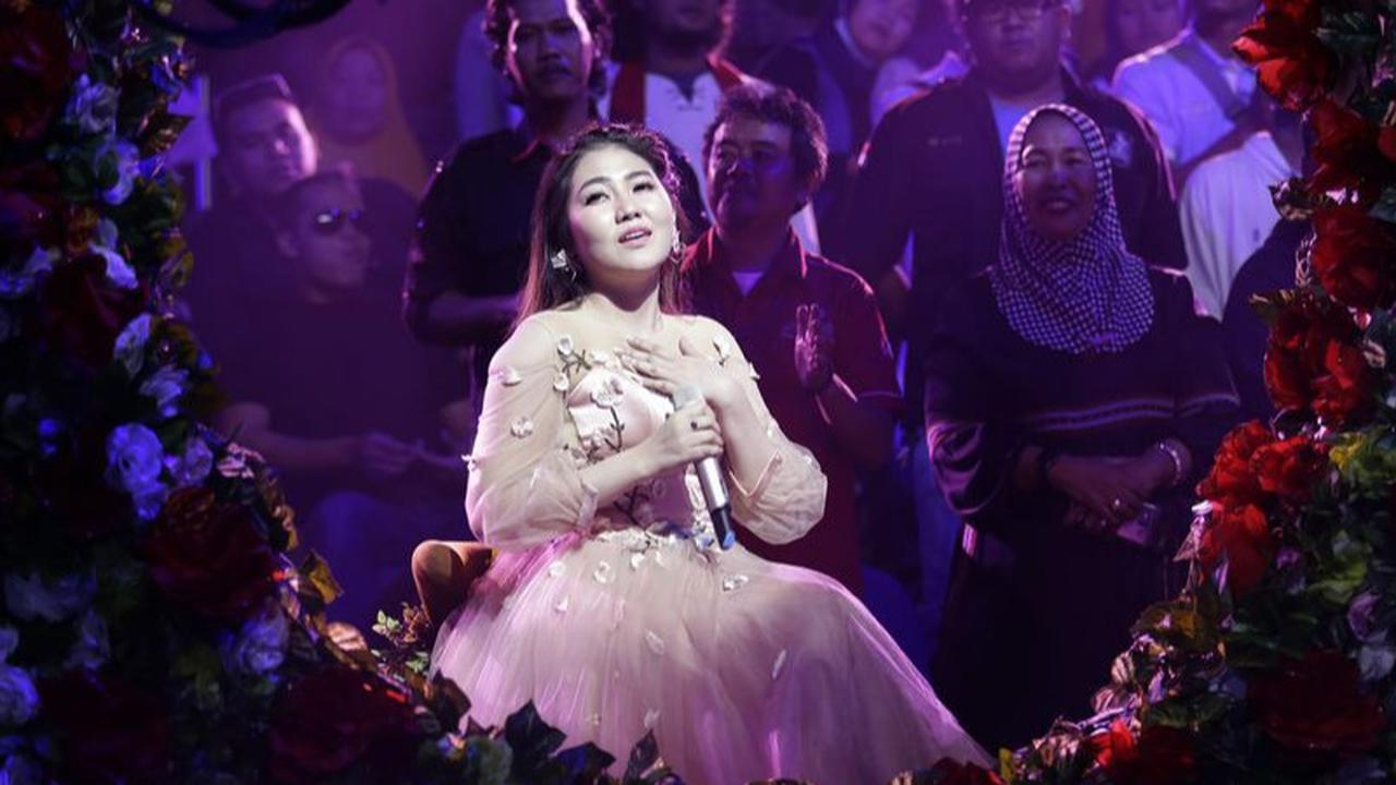 Potret Cantik dan Menawan, Penyanyi Dangdut dari Jawa Timur Bikin Salfok