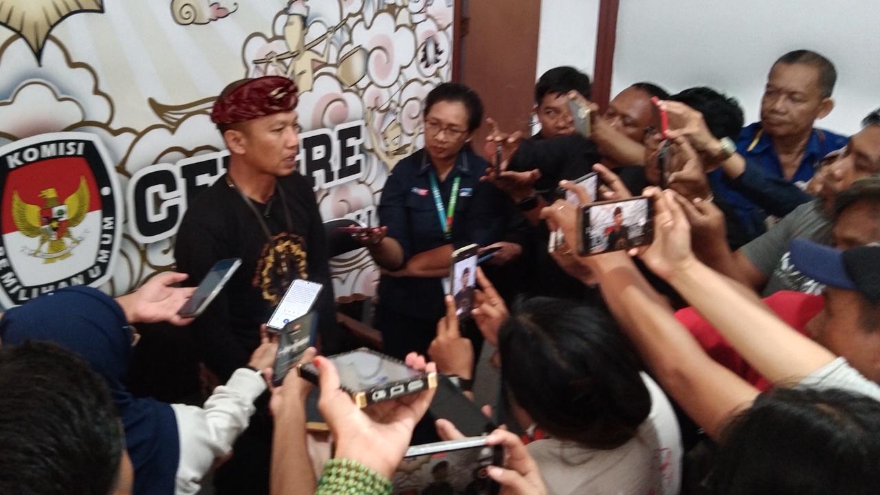 Gara-Gara Pria Ini Surat Suara Pilkada Bali & Pilkada Karangasem Ketumpahan Kopi & Rusak