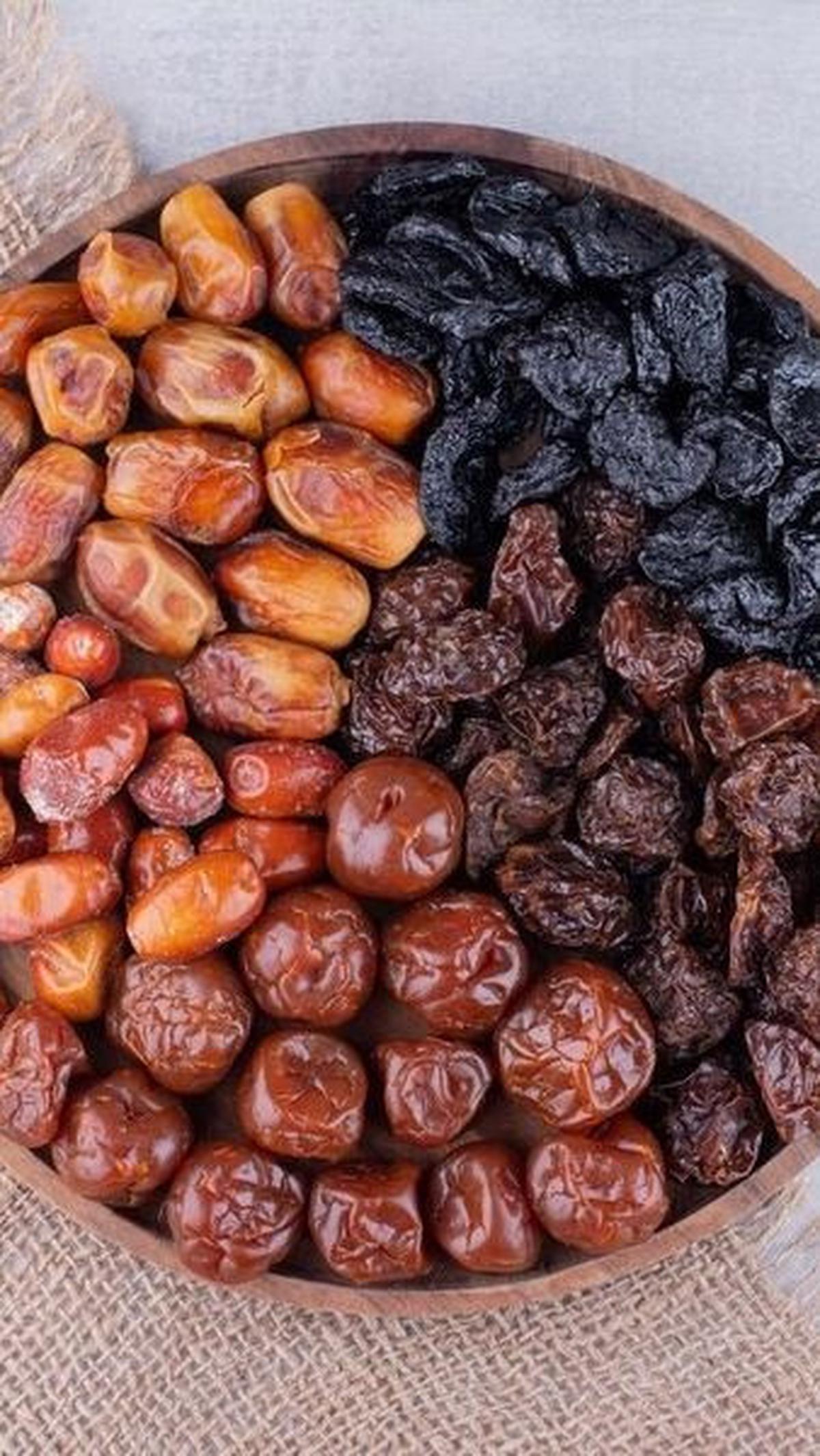 Pastikan untuk memilih kurma yang memiliki label "Made in" atau "Product of" negara-negara tersebut. Atau, Anda juga bisa memeriksa kode barcode yang sesuai dengan negara asalnya.&nbsp;